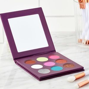 Flava’s Eyeshadow With A Pop Of Color Palette (brand new)